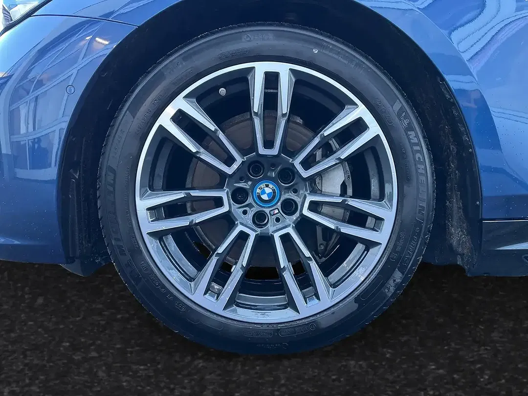 BMW i5 eDrive M - Thumbnail 3