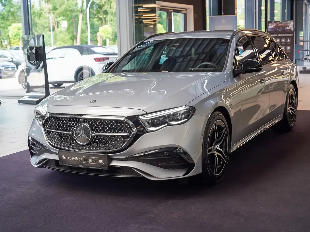 Mercedes-Benz E 220 AMG Line Night - Thumbnail 8