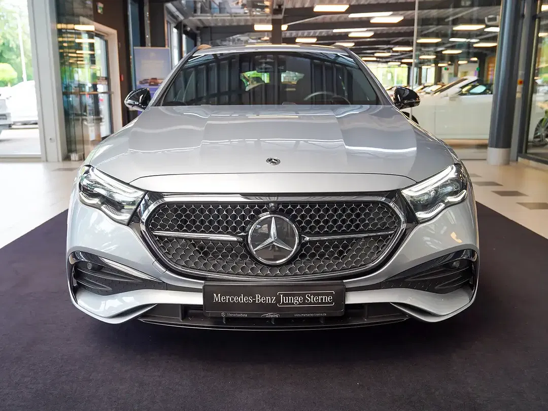 Mercedes-Benz E 220 AMG Line Night - Thumbnail 9