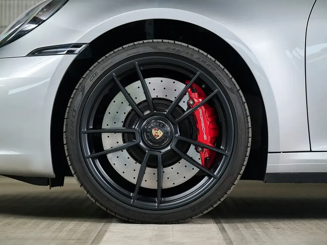 Porsche 911 Carrera 4 GTS - Thumbnail 10
