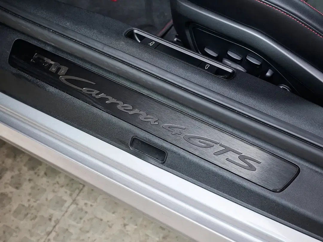 Porsche 911 Carrera 4 GTS - Thumbnail 14