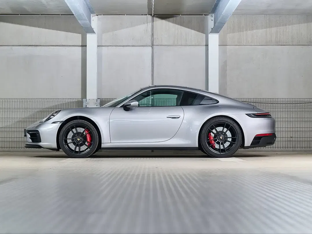 Porsche 911 Carrera 4 GTS - Thumbnail 3