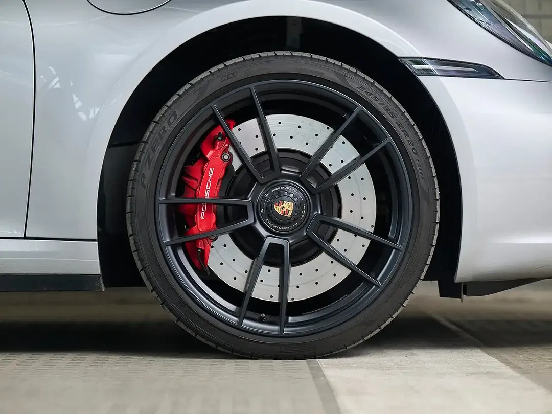 Porsche 911 Carrera 4 GTS - Thumbnail 7