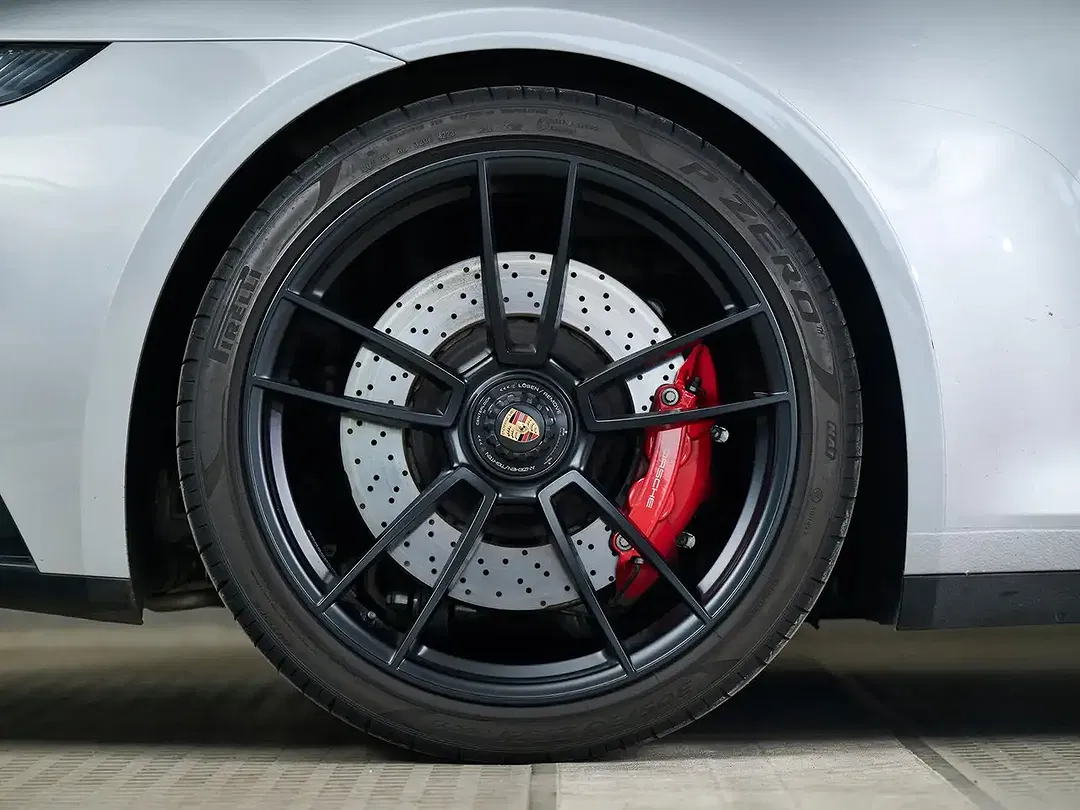 Porsche 911 Carrera 4 GTS - Thumbnail 8