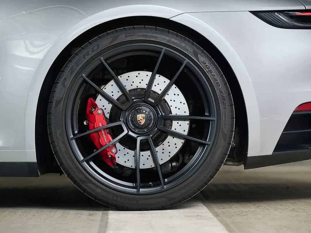 Porsche 911 Carrera 4 GTS - Thumbnail 9