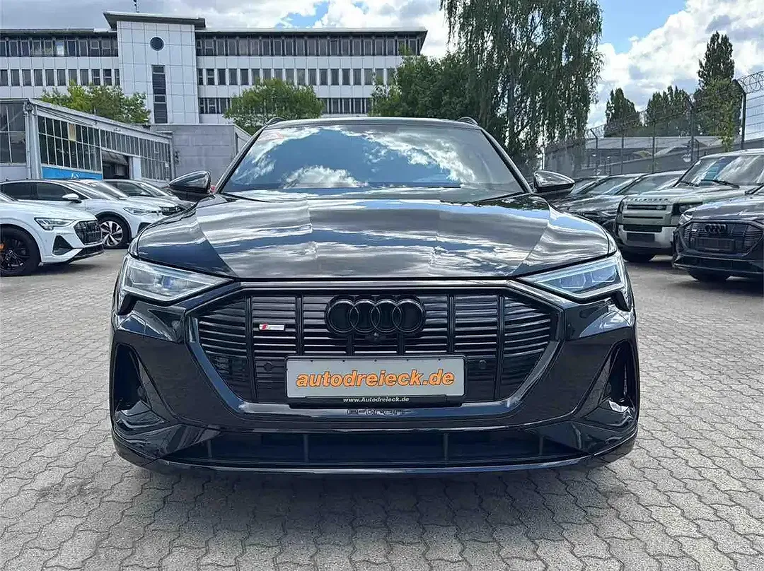 Audi e-tron 55 Sportback S line Black Edition - Thumbnail 2