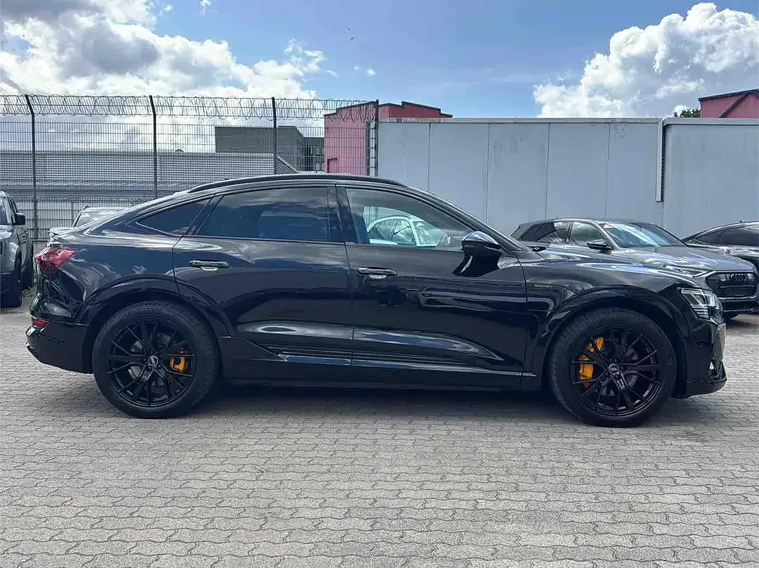 Audi e-tron 55 Sportback S line Black Edition - Thumbnail 4