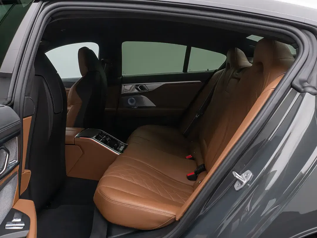BMW M8 Competition Gran Coupe - Thumbnail 13
