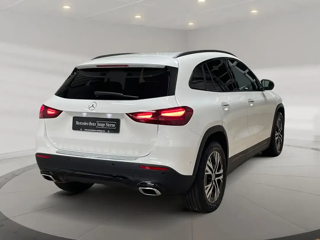 Mercedes-Benz GLA 220 4MATIC MBUX Progressive - Thumbnail 2