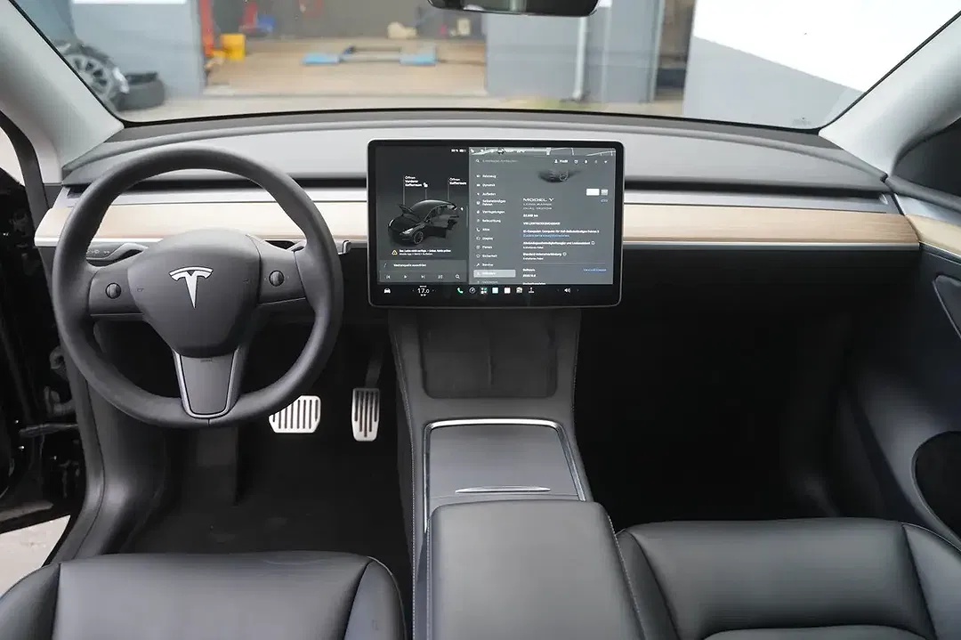 Tesla Model Y AWD Long Range - foto 2