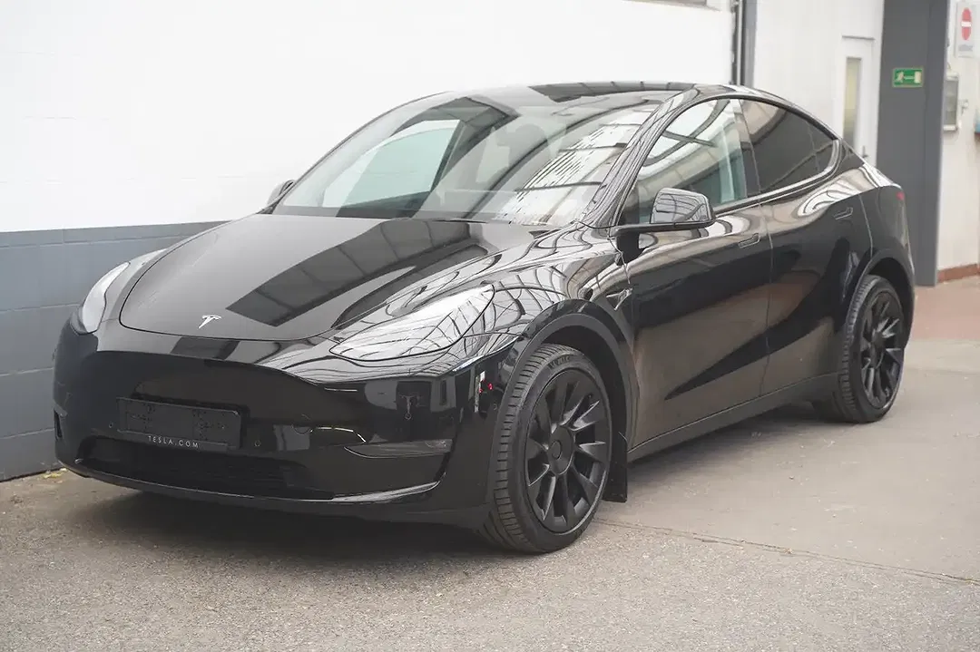 Tesla Model Y AWD Long Range - Thumbnail 3