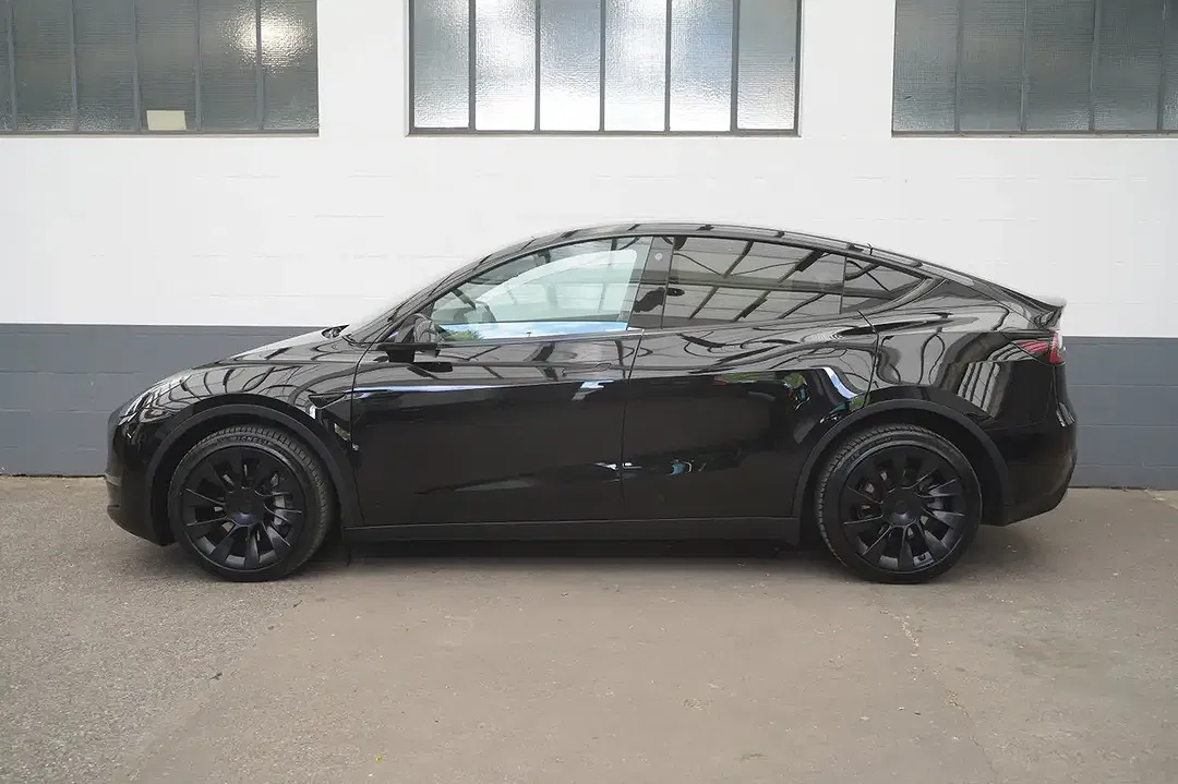 Tesla Model Y AWD Long Range - Thumbnail 4