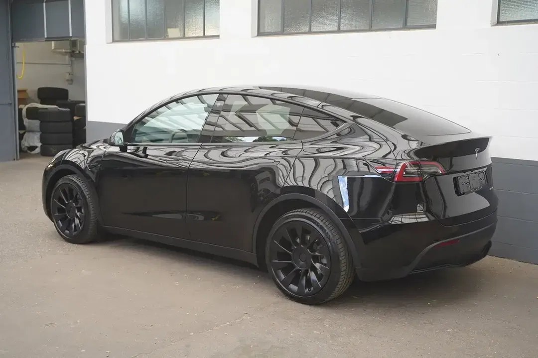 Tesla Model Y AWD Long Range - Thumbnail 5