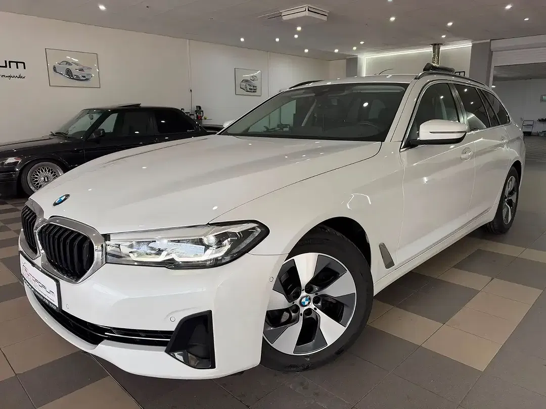 BMW 520 xDrive Touring - Thumbnail 1