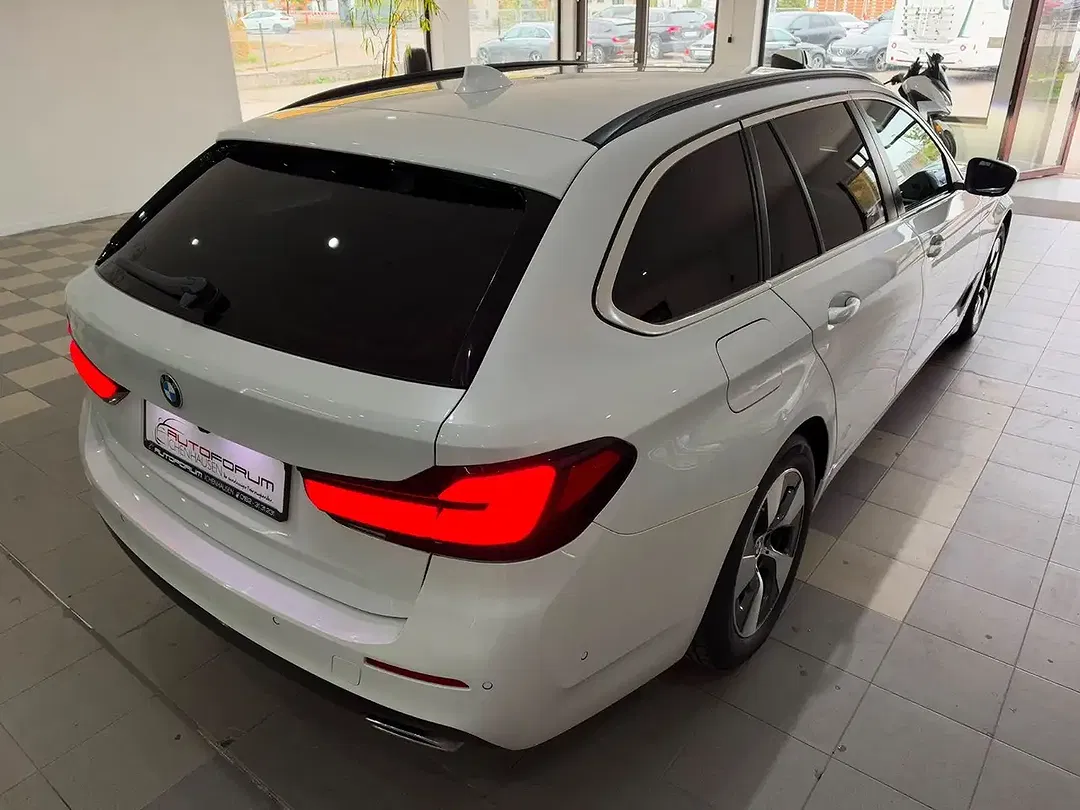 BMW 520 xDrive Touring - Thumbnail 11