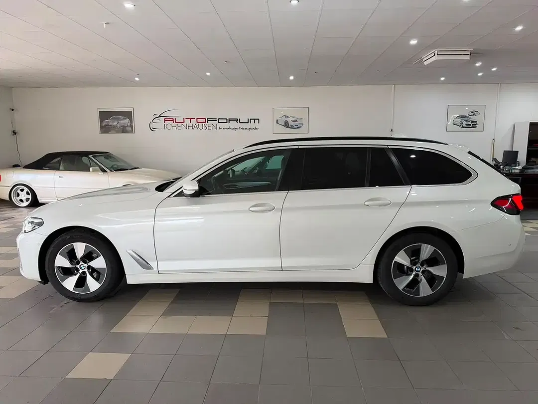 BMW 520 xDrive Touring - Thumbnail 3