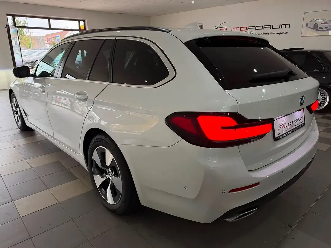 BMW 520 xDrive Touring - Thumbnail 4