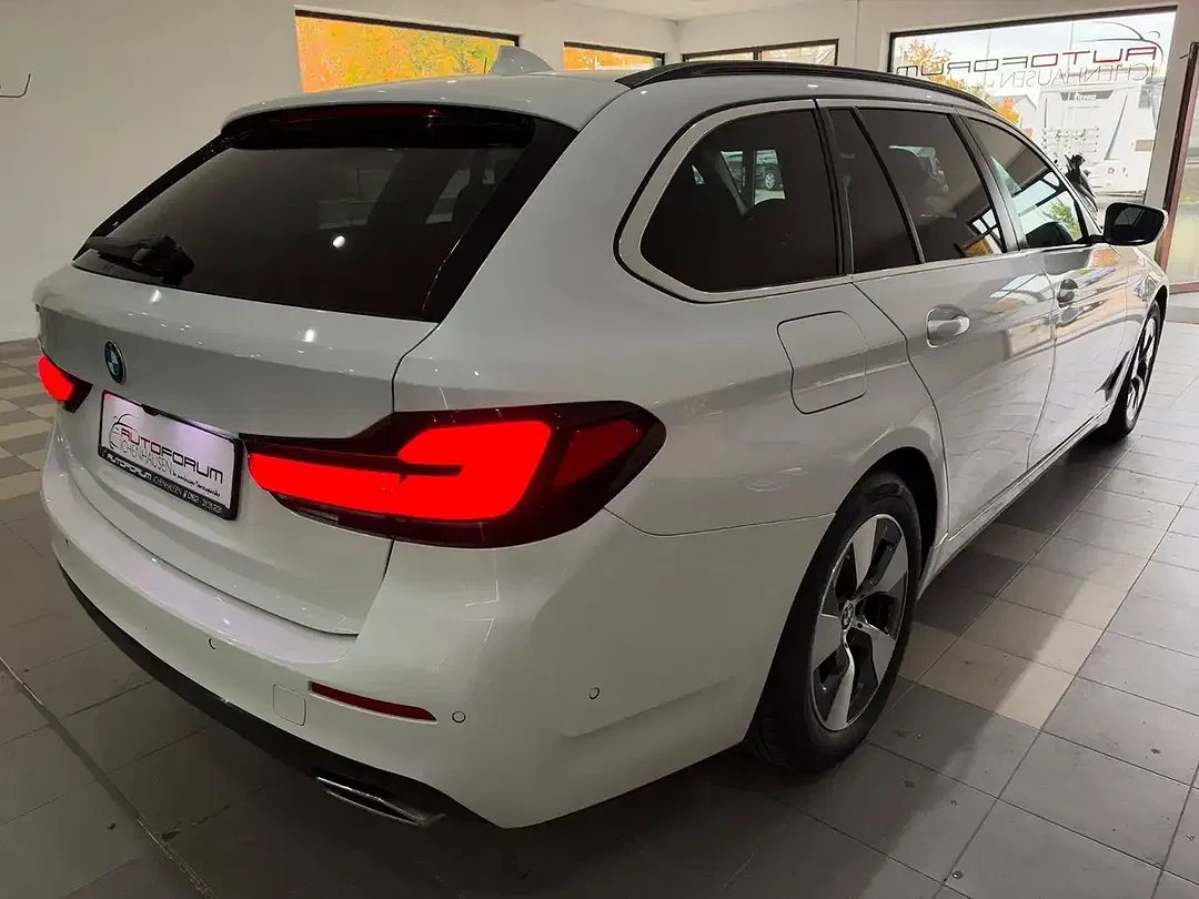 BMW 520 xDrive Touring - Thumbnail 6