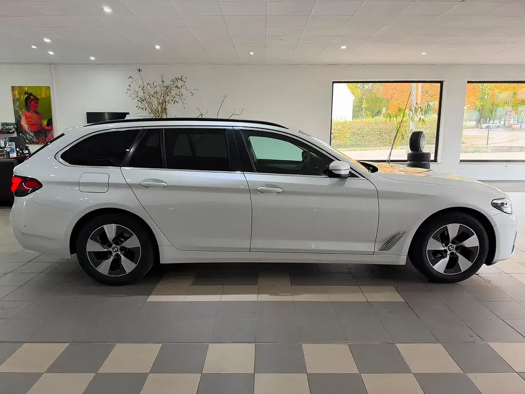 BMW 520 xDrive Touring - Thumbnail 7