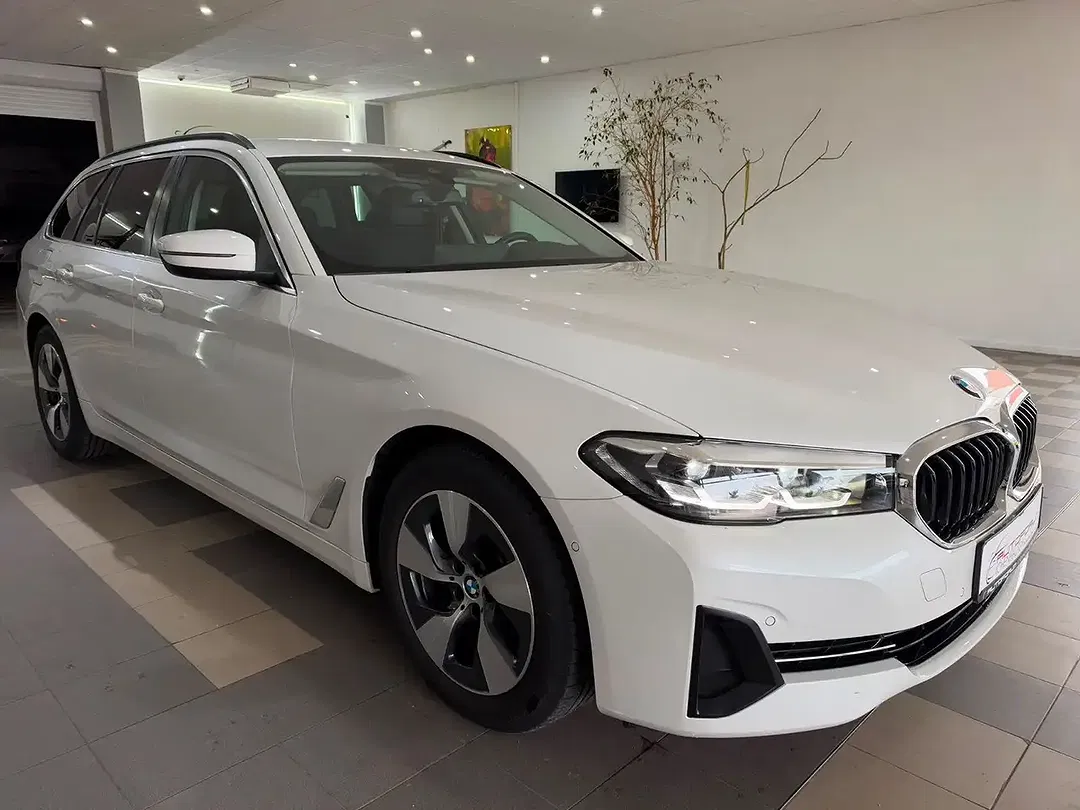 BMW 520 xDrive Touring - Thumbnail 8