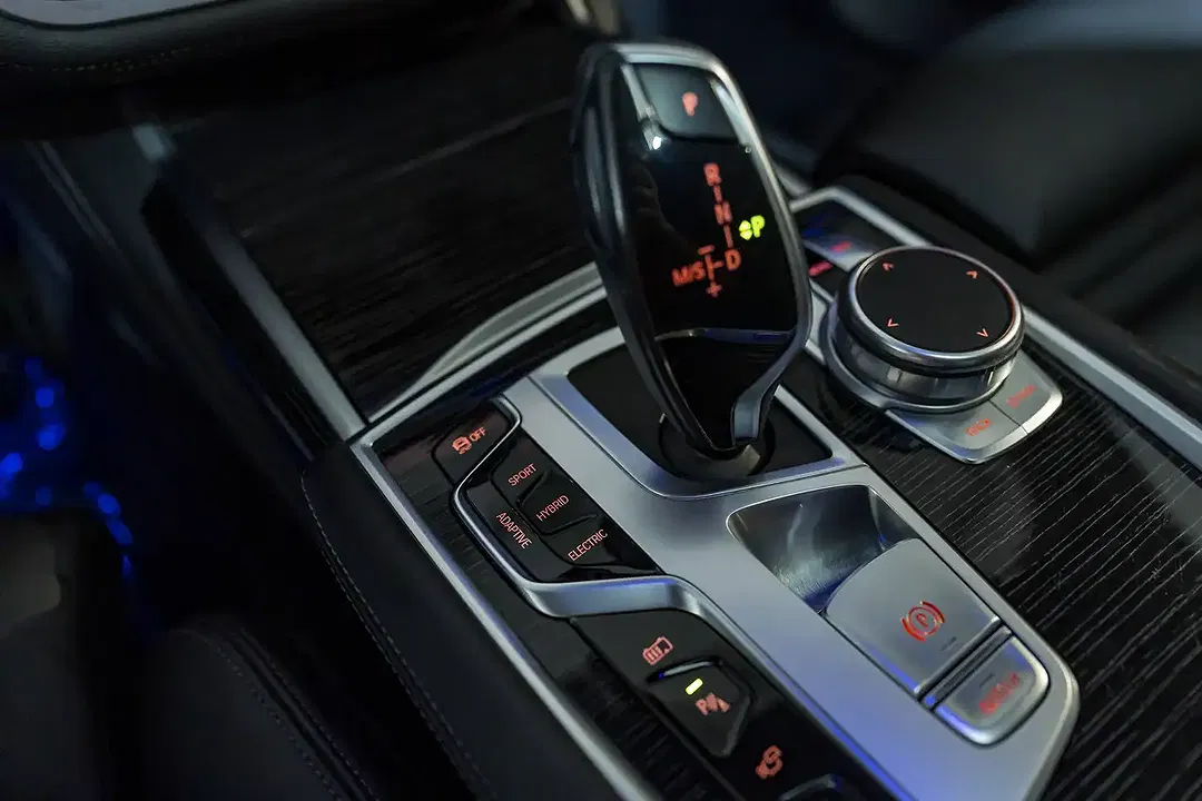 BMW 745 PHEV M - Thumbnail 16