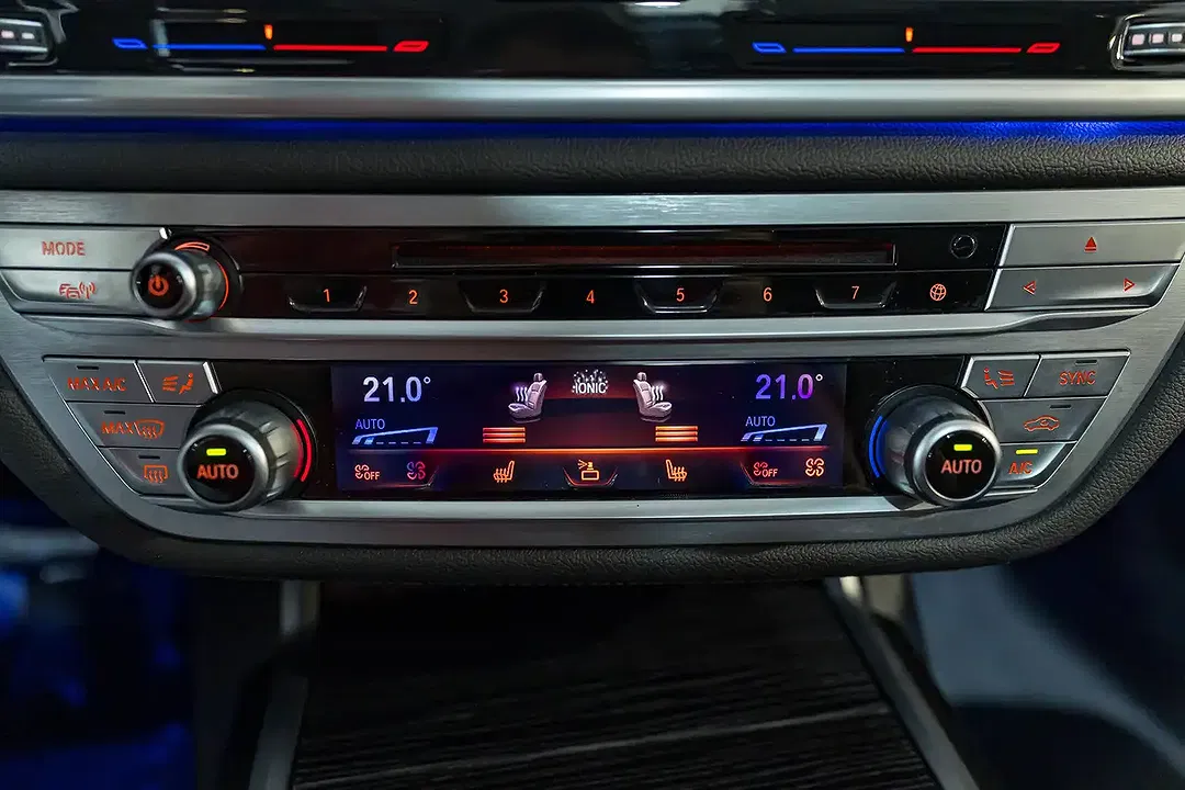 BMW 745 PHEV M - Thumbnail 17