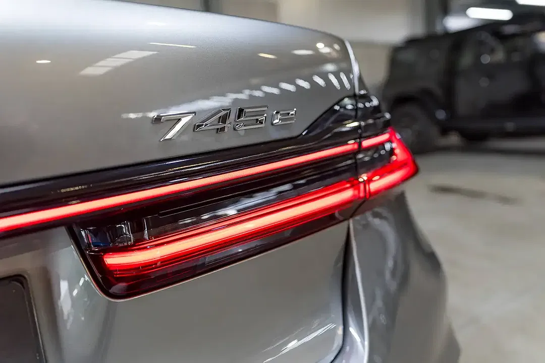 BMW 745 PHEV M - Thumbnail 24