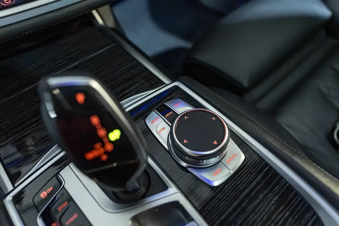 BMW 745 PHEV M - Thumbnail 48