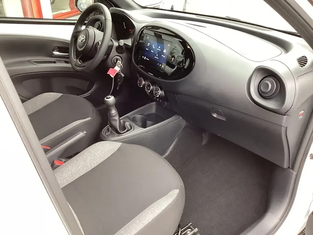 Toyota Aygo X Business Edition - Thumbnail 10