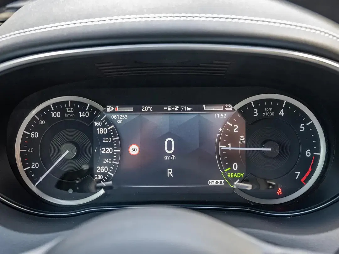 Jaguar E-Pace P300e R-Dynamic HSE - Thumbnail 12