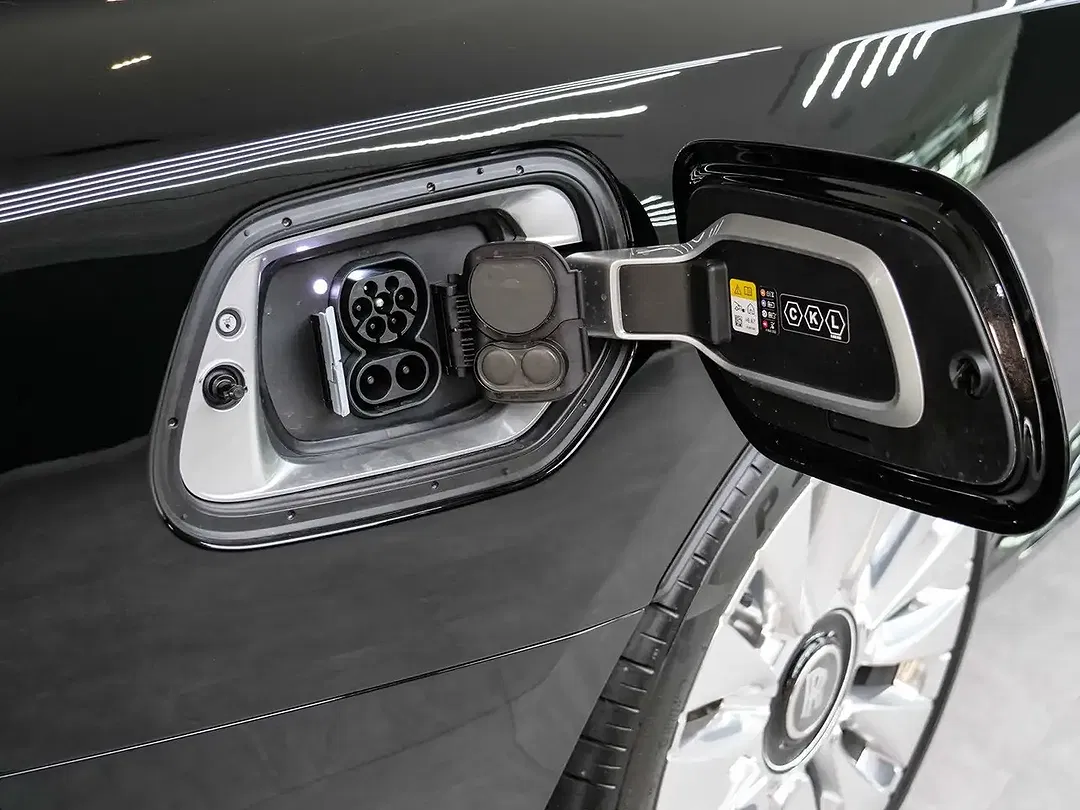 Rolls-Royce Spectre - Thumbnail 20