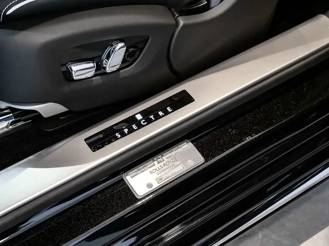 Rolls-Royce Spectre - Thumbnail 21