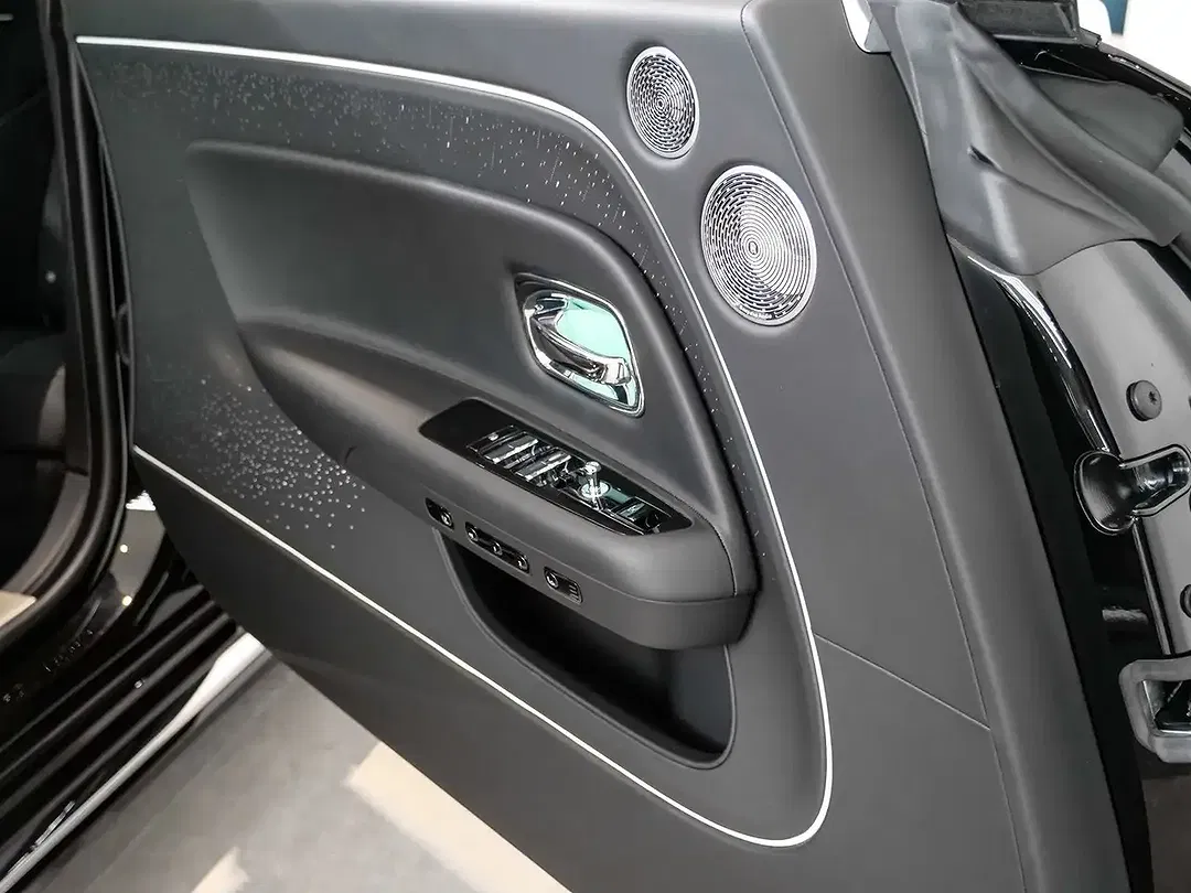 Rolls-Royce Spectre - Thumbnail 27