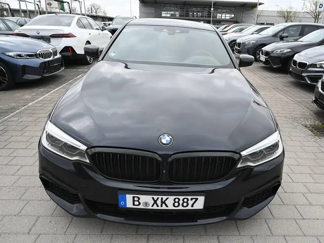 BMW M550 xDrive - Thumbnail 3