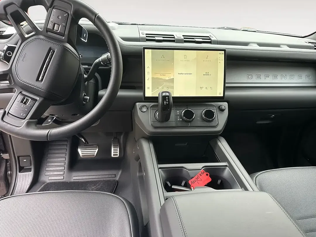Land Rover Defender P635 4.4 OCTA - Thumbnail 11