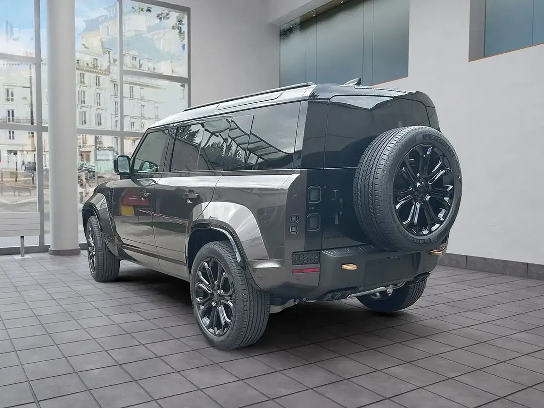 Land Rover Defender P635 4.4 OCTA - Thumbnail 4
