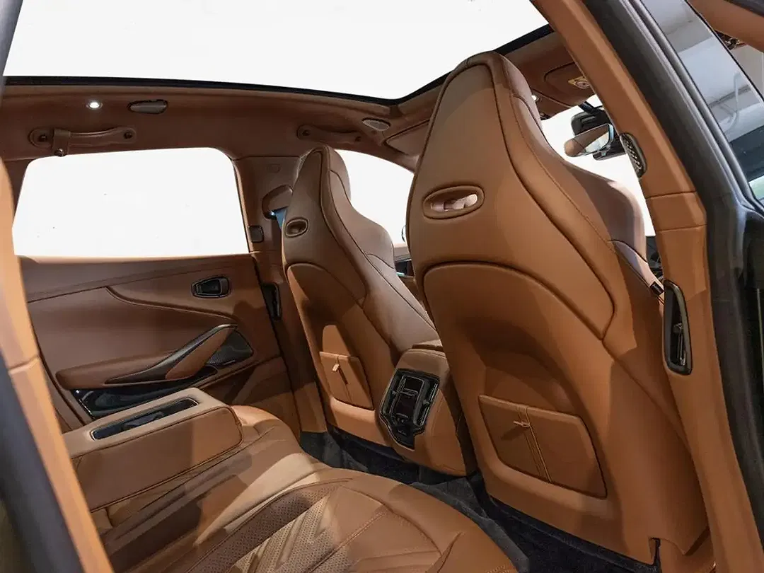 Aston Martin DBX S - Thumbnail 14