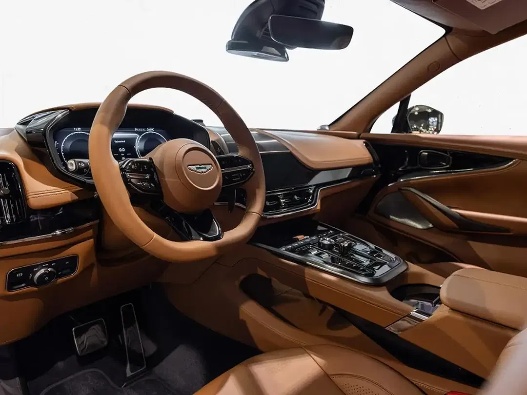 Aston Martin DBX S - Thumbnail 4