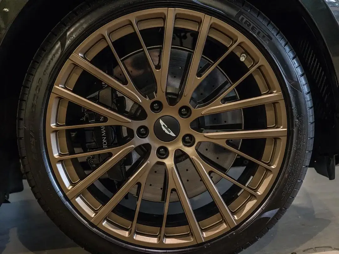 Aston Martin DBX S - Thumbnail 5