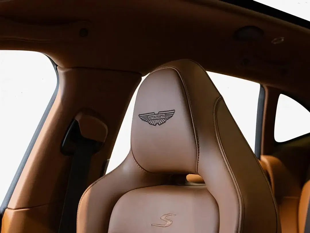 Aston Martin DBX S - Thumbnail 6
