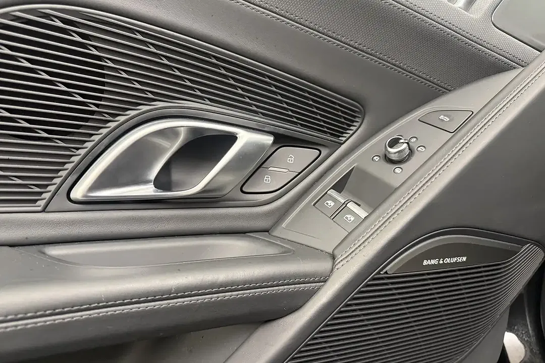 Audi R8 V10 - Thumbnail 16