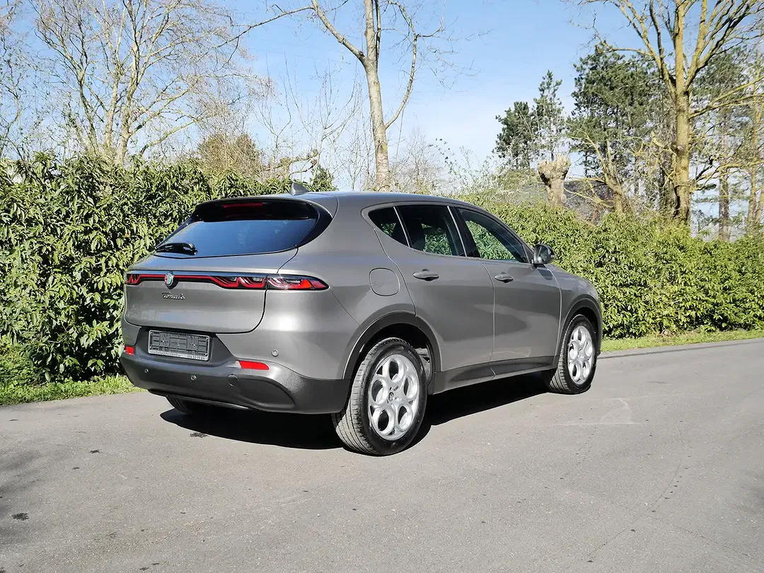 Alfa Romeo Tonale PHEV Q4 Sprint - Thumbnail 11