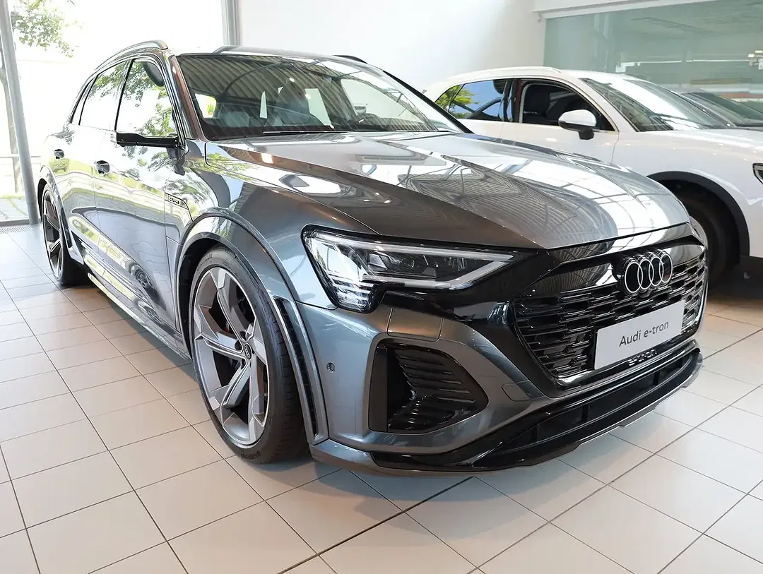 Audi SQ8 e-tron quattro - Thumbnail 3