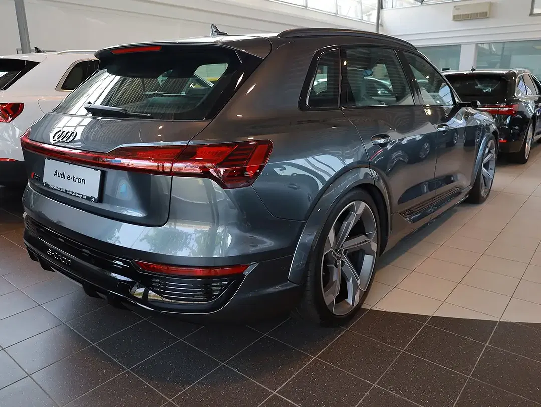 Audi SQ8 e-tron quattro - Thumbnail 4