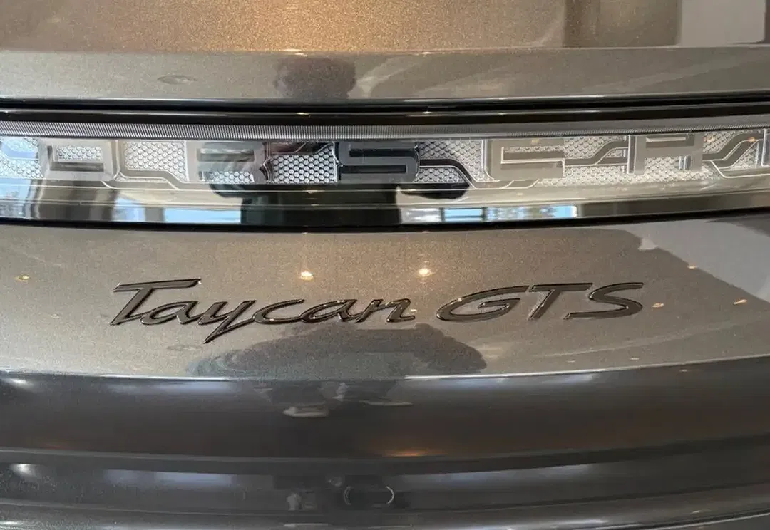 Porsche Taycan Sport Turismo GTS - Thumbnail 3