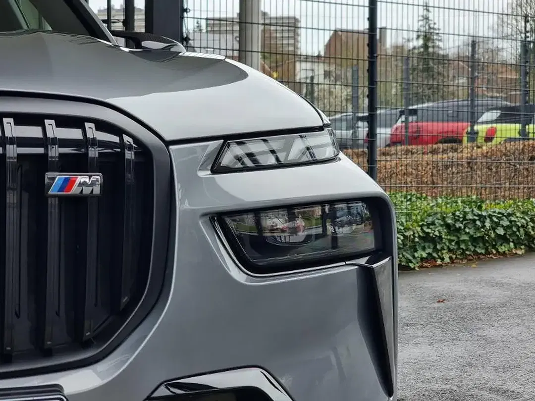 BMW X7 M xDrive - foto 8