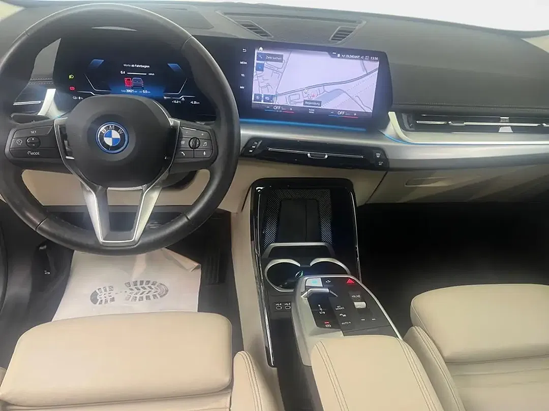 BMW iX1 - Thumbnail 11
