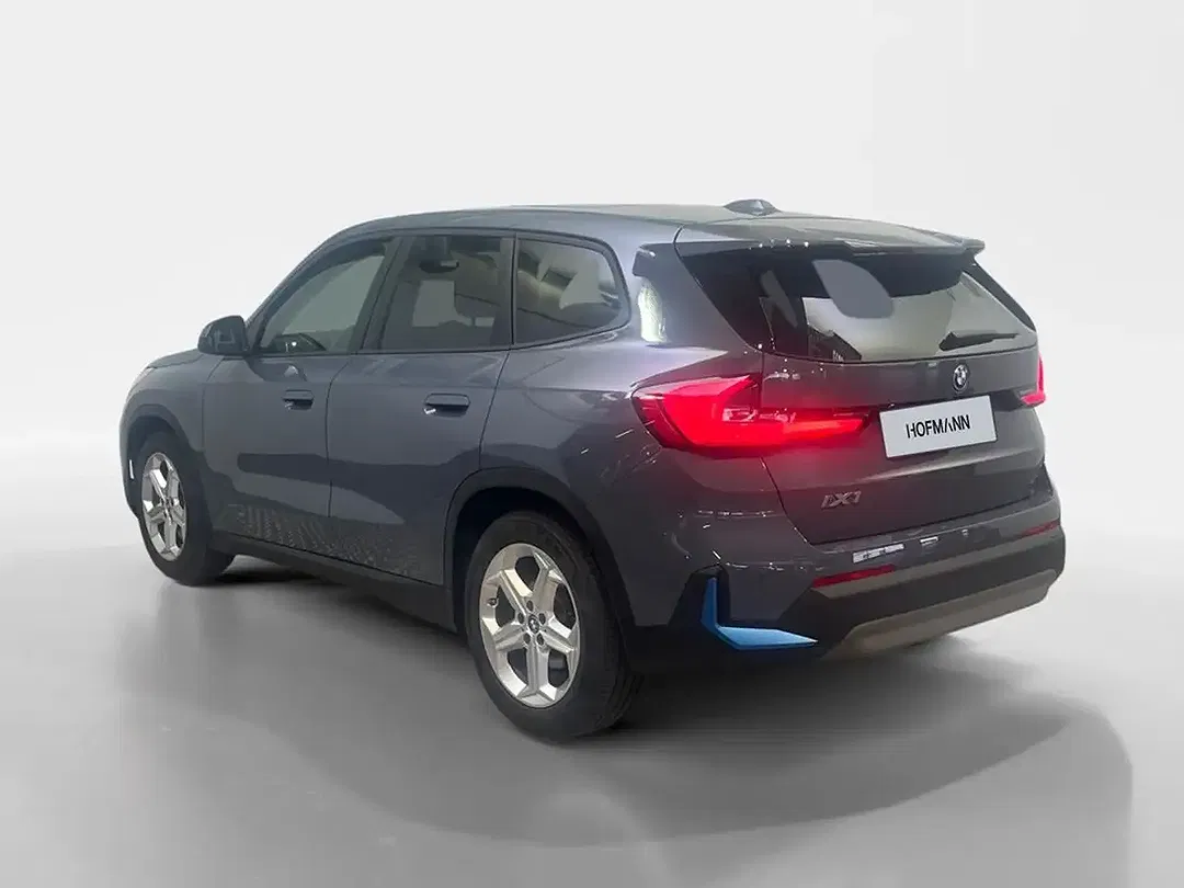 BMW iX1 - Thumbnail 4