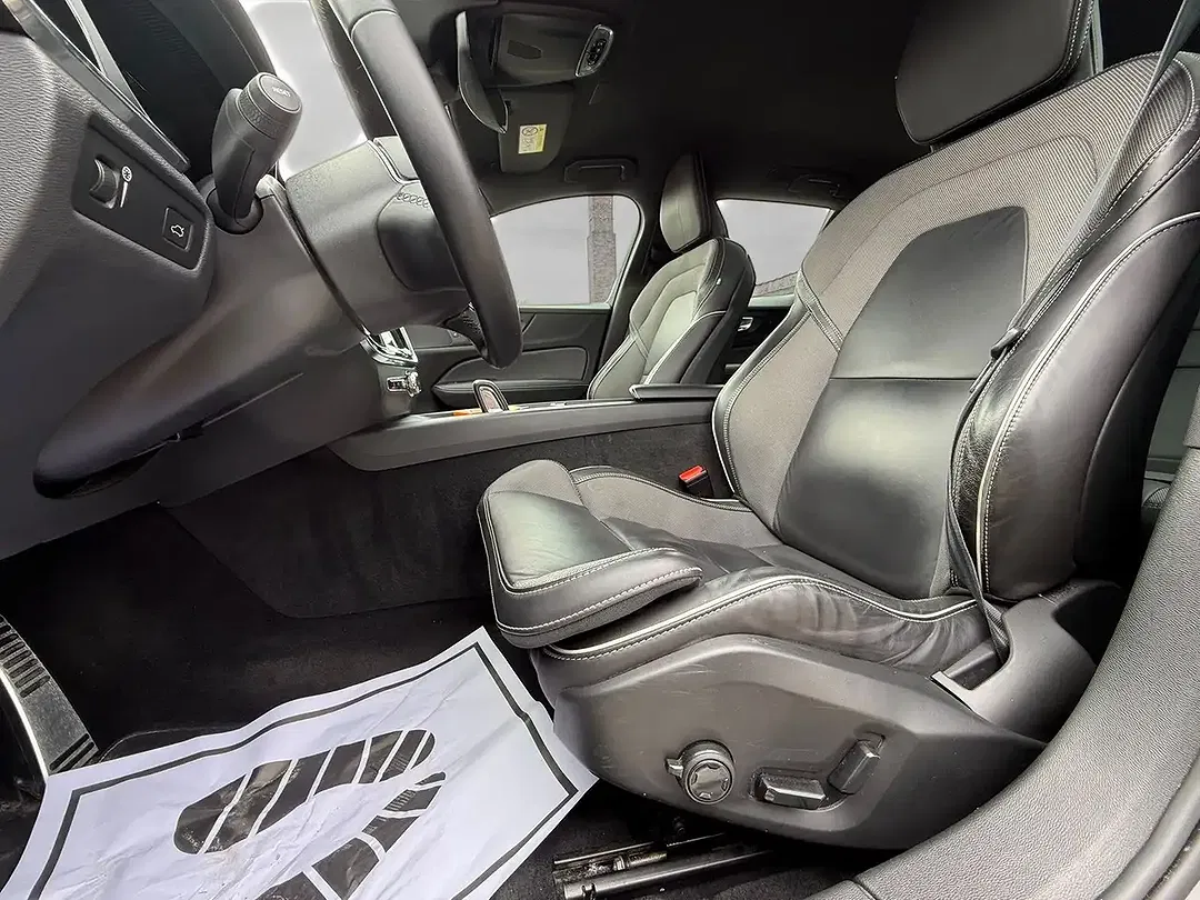 Volvo V60 R-Design - Thumbnail 8