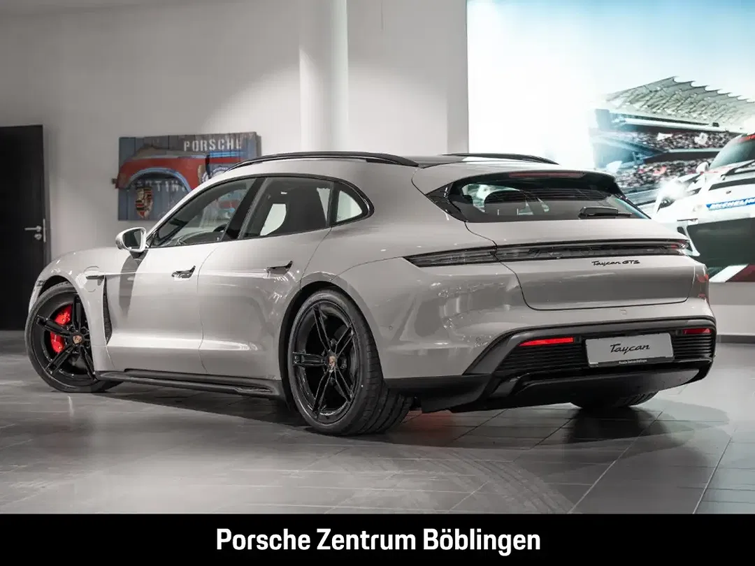 Porsche Taycan GTS Sport Turismo - Thumbnail 3
